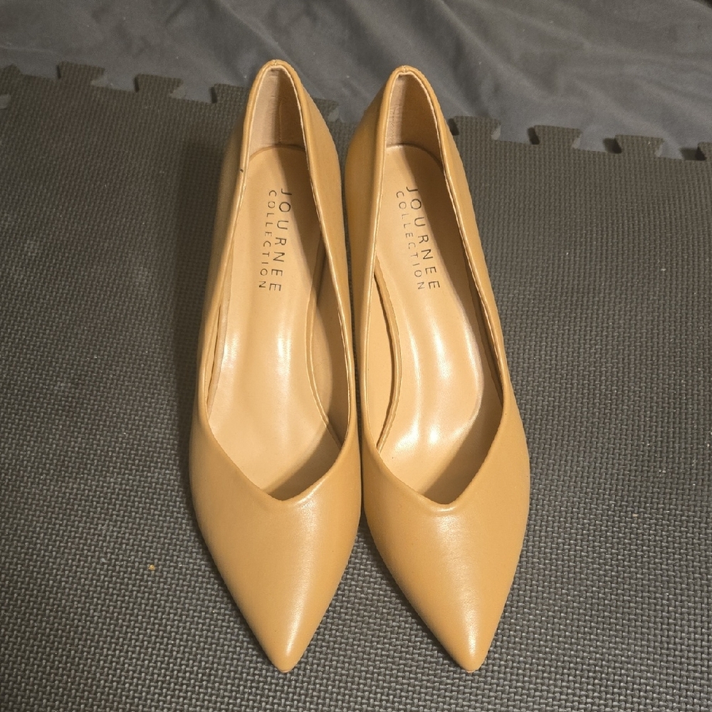 Journee Collection Women's Beige Heels